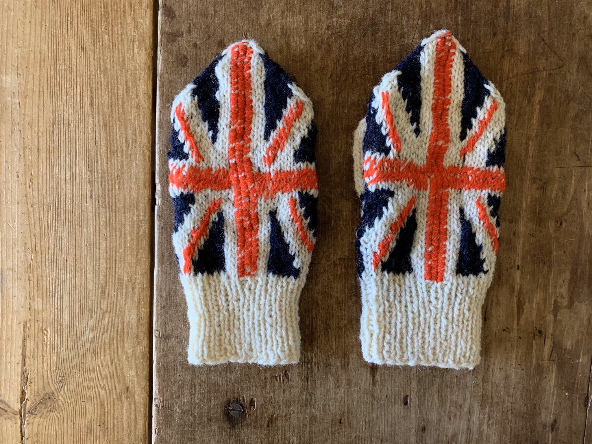 ふぇの オヤジニッター 作 ユニオンジャックのミトンが完成した模様 上手にできました 合格 Iplayknit 三國万里子 T Co Ze9dikncoj Twitter