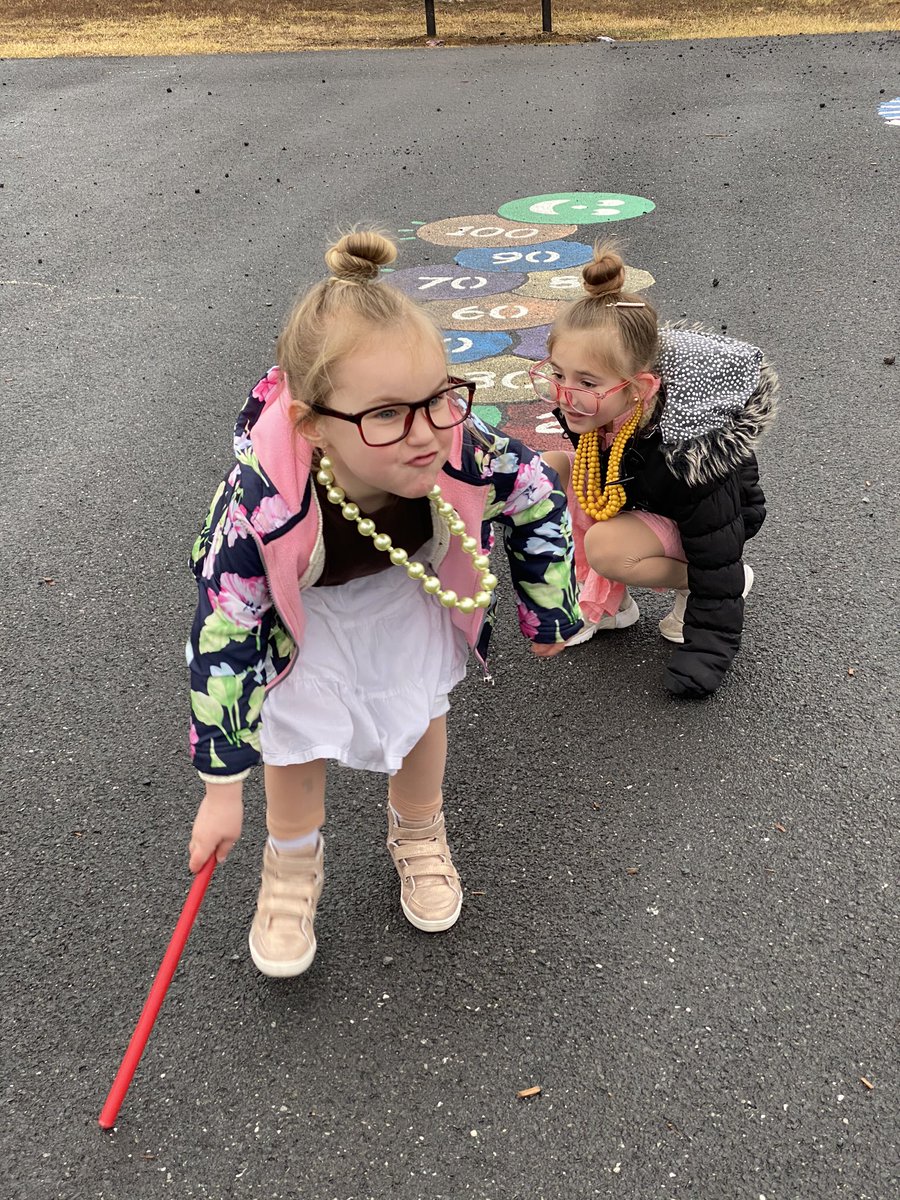 karacombswv's tweet photo. We celebrated #100daysofPreK with 100 exercises, counting to 100, and students dressing like they were 100 years old! Our backs hurt very badly and so we turned drum sticks into canes on the playground! π #marlowePRIDE https://t.co/0DtjsnuDsM
