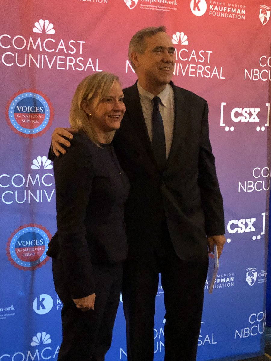 Thank you <a href="/SenJeffMerkley/">Senator Jeff Merkley</a> for support of <a href="/AmeriCorps/">AmeriCorps</a> &amp; Service and Conservation Corps like @NW_YouthCorps &amp; <a href="/HeartofOregonCo/">HeartofOregonCorps</a> #CorpsWork #FriendsOfService