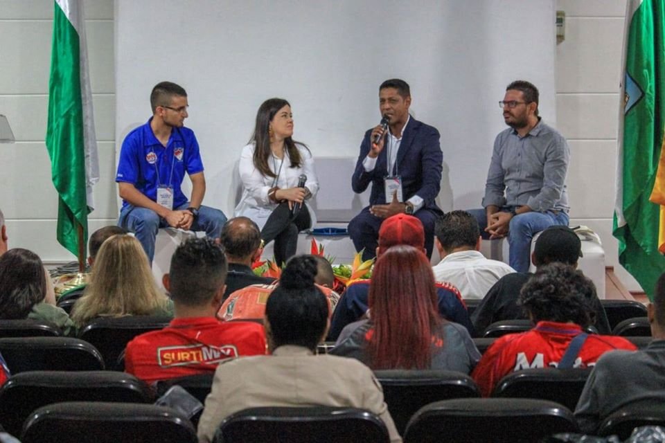 PazyDemocraciaC's tweet photo. Primer Foro Más que 90 minutos, @AcdiVocaCol @USAID_Colombia @AlcaldiadeMed @INDERMEDELLIN @amayafutbol https://t.co/RUX7TMaC7Z