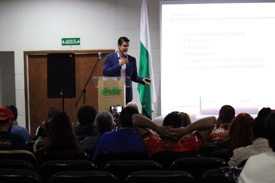 PazyDemocraciaC's tweet photo. Más imágenes del Primer Foro Más que 90 minutos, 
@AcdiVocaCol @USAID_Colombia @AlcaldiadeMed @INDERMEDELLIN @amayafutbol @DiegoLondo https://t.co/WIcEdYSZ5H