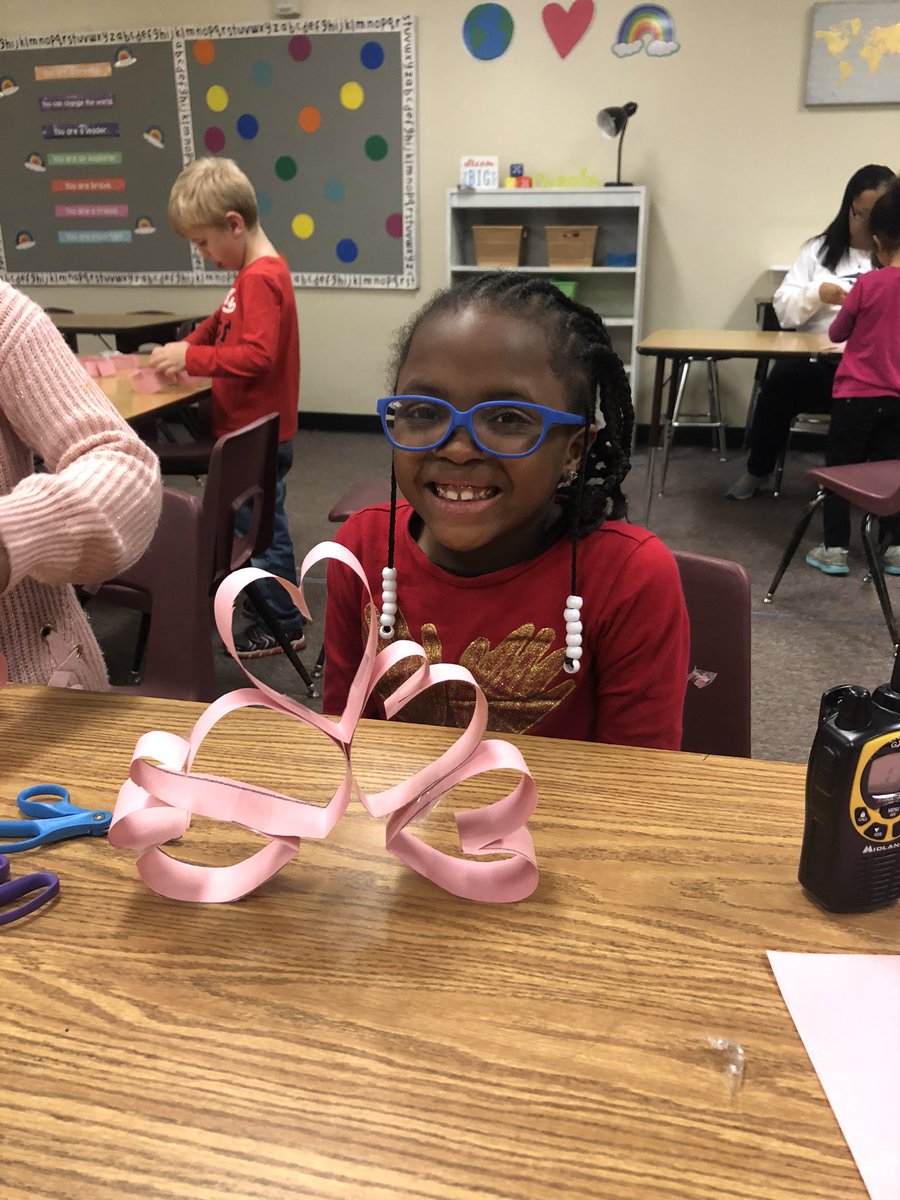 Natalie72475005's tweet photo. Today the kindergartens made heart sculptures with paper strips and some of them even were freestanding! #bakerbears #LearnGrowLead #ReachFortheStars #bakerasp @SteamyBakerBear @HutchKimberly @bakerelembears @bakersupersquad https://t.co/8JVk444VLN