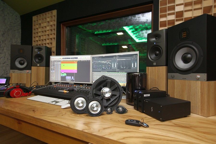 ECSTuning's tweet image. Any BMW enthusiast audiophiles? Bimmertech sound systems turn your cabin into a sound booth. 

bit.ly/39C2Rrl

#ecstuning #ecs #bimmertech #bmw #bmwmotorsport #bmwusa #bmwcca #mpower #ultimatedrivingmachine