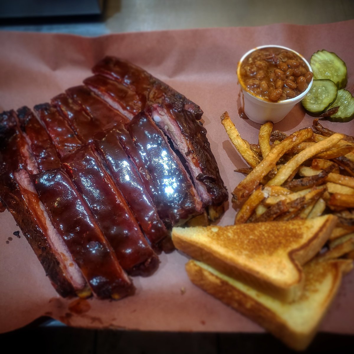 BadBonesBBQ_WI's tweet image. When 6 bones just isn't enough. order the #fullslab dinner instead #BBQlife #upnorth #wisconsin #ribs #stlouiscut
