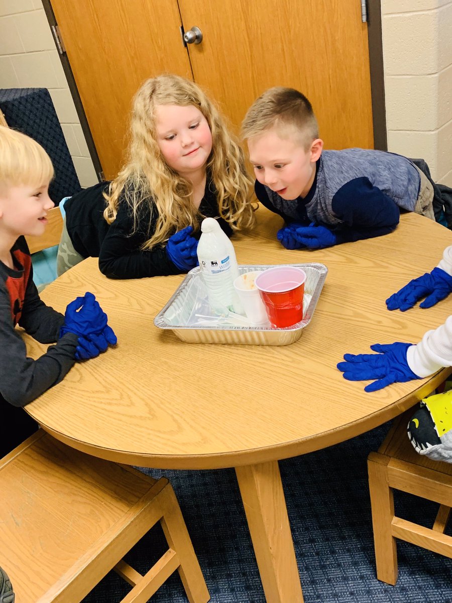 SouthGreenElem's tweet photo. We kicked off Innovation Station for kindergarten by learning the scientific method and testing out our hypothesis! #findingourgift #growingandlearningtogether https://t.co/D8iJsPSbku