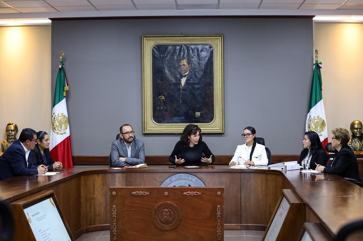 MLPPerusquia's tweet photo. Sostuvimos una reunión de trabajo con personal del Instituto para el Desarrollo y Fortalecimiento Municipal #IDEFOM, órgano auxiliar del @CongresoHidalgo, para dar seguimiento a las acciones realizadas que fortalezcan nuestro quehacer institucional. #LXIVLegislatura https://t.co/5gry05Yuv6