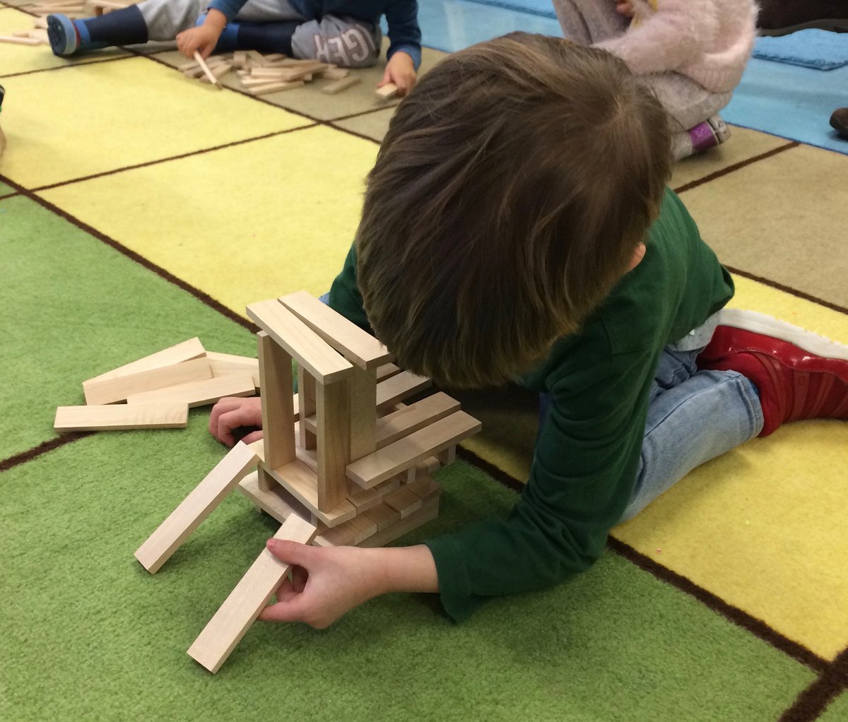 TESschoolyard's tweet photo. Took what I learned from @PeggyAshbrook (thx!) workshop - let @TuckahoeSchool @k_sliders invent discover problem-solve w @KEVAplanks, ramps & pathways - WOW! Perfectly happy & engaged Pre-K making incredible array of cool creations! @APSACCECE #TuckahoeRocks @STEM_K12 https://t.co/UjqIW48f9M