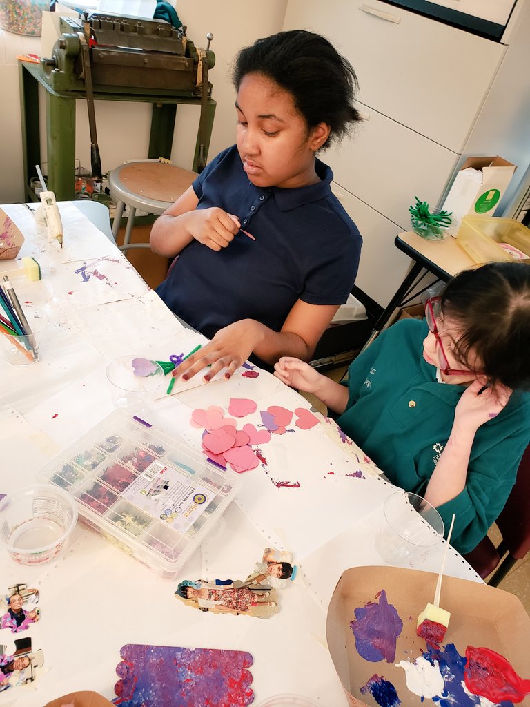 GriceliSantiago's tweet photo. We have some of the best helpers in our classroom. Shaliyah, Samantha and Bernard helped their classmates with their Valentine Crafts today #RMSProud #sdolancaster #LifeSkillsClass @bupp63 @RMSSdol #ValentinesDay https://t.co/4avmphSnOP