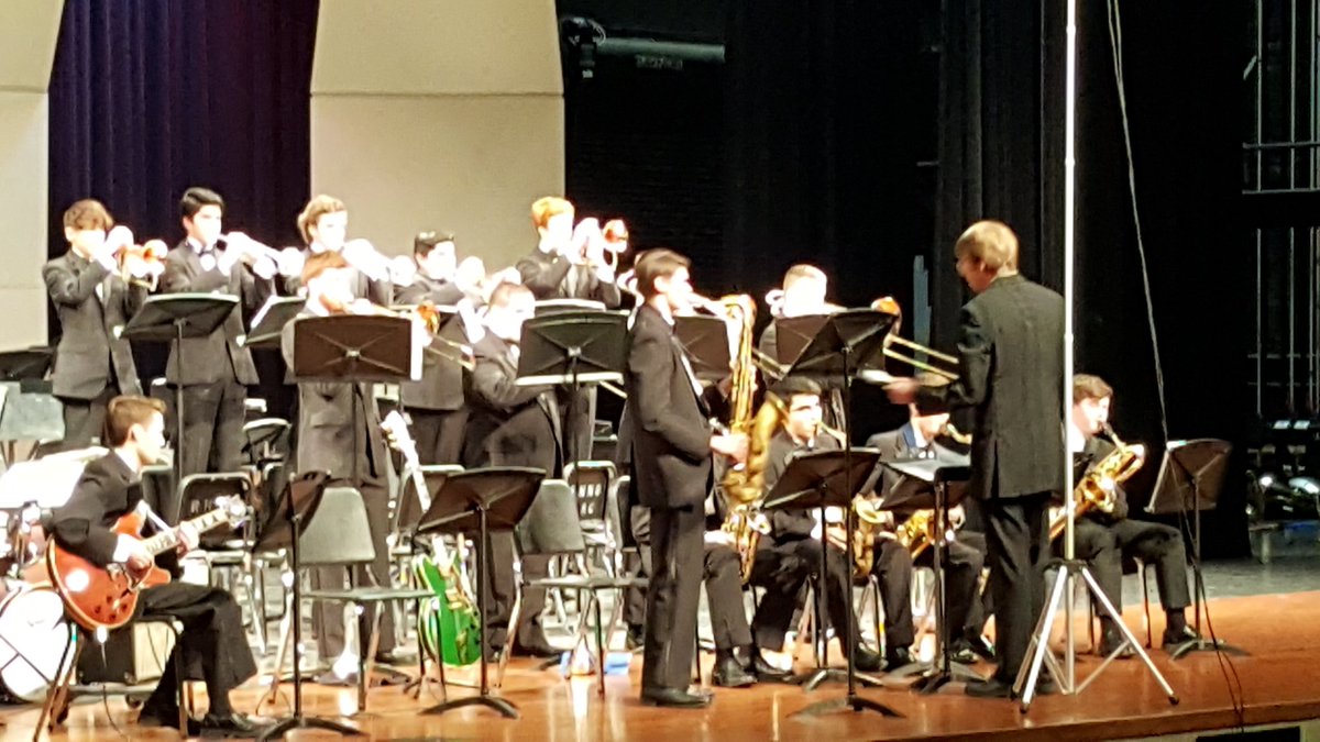 RosieGideon's tweet photo. Slow jams with the cool Heath Jazz Band. @RHHSBand @RHHSHawks @risdfinearts https://t.co/1sInyYgXWC