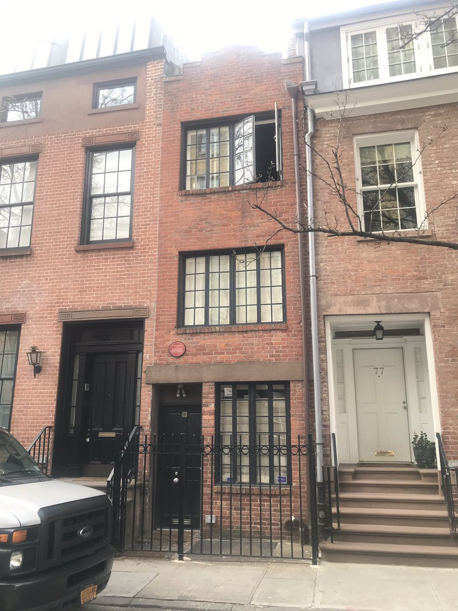 JiggersTurner's tweet photo. Edna St. Vincent Millay. Where she once layed her poetic head. #poet #ednastvincentmillay #greenwichvillage #jiggersisking #architecture #narrowhouse https://t.co/jVP0nq5XNl