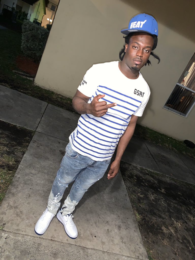 lowkeyrobbo's tweet image. Blessed young nigga ain’t worried bout a thing 💯🌴©️