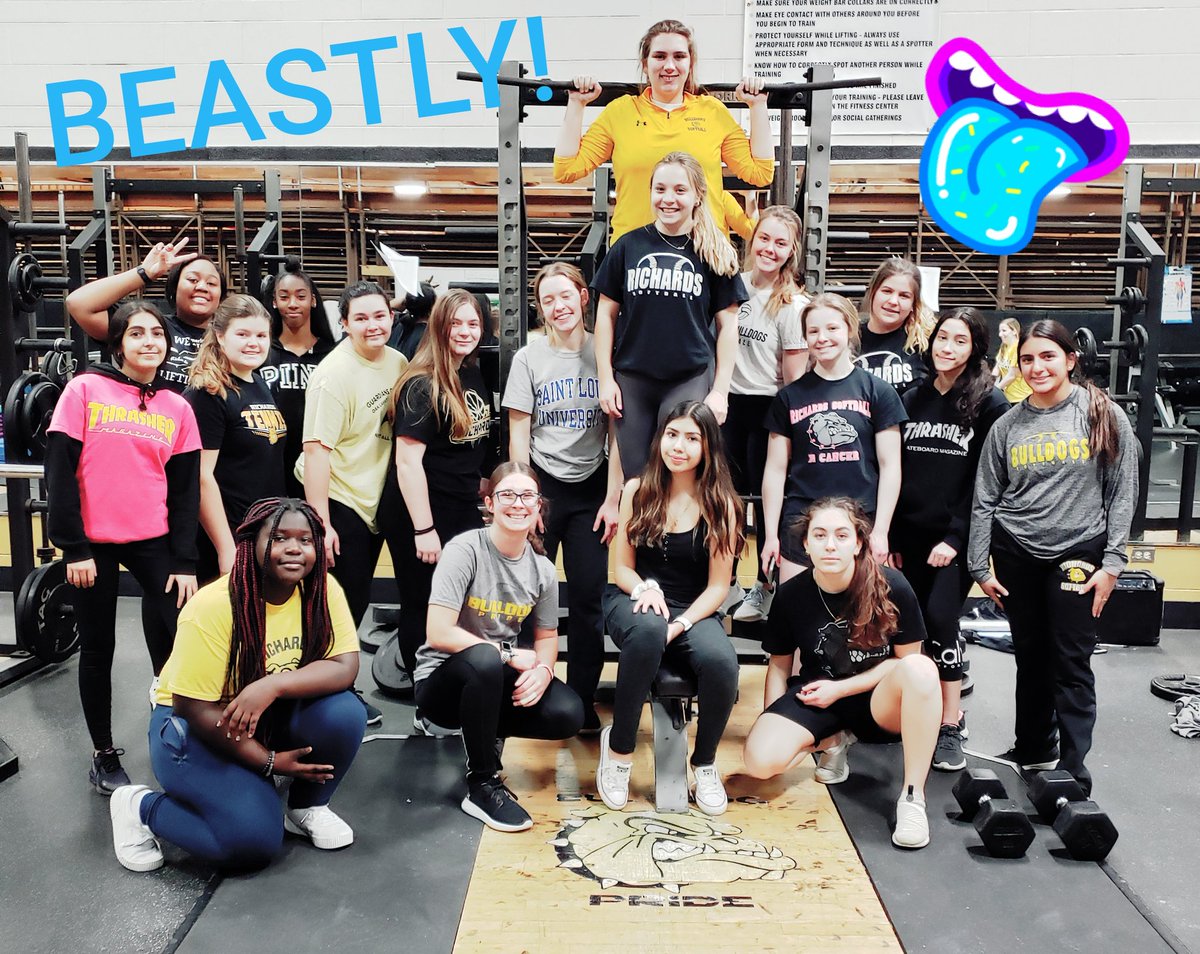 GOBULLDOGS_SB's tweet photo. We 💛 conditioning with our dedicated &amp; fearless Bulldogs! Another GREAT day in paradise! #joinus #sliceoflife #20days #SBpride @BulldogsHLR @HLR_Ideas 💪🎉👏 https://t.co/a2PiMucr6I