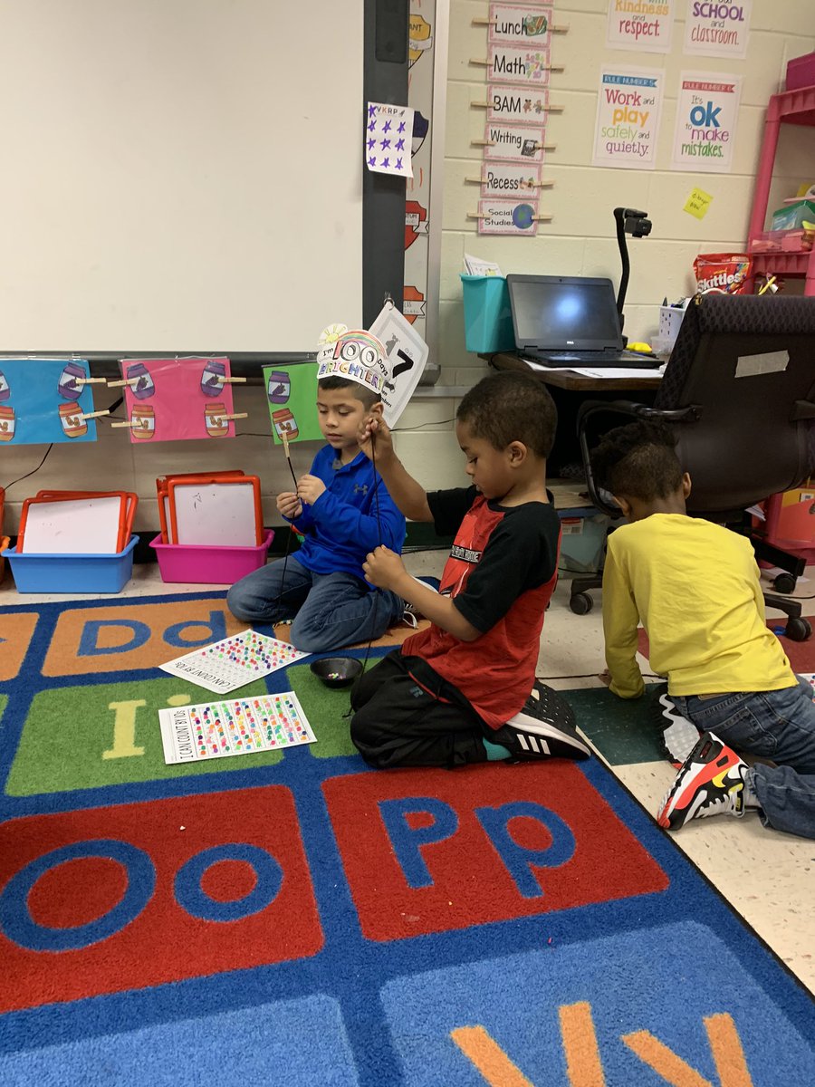 franksflock's tweet photo. Making groups of ten and counting l on the 100th day! https://t.co/F5SPiC7qqn