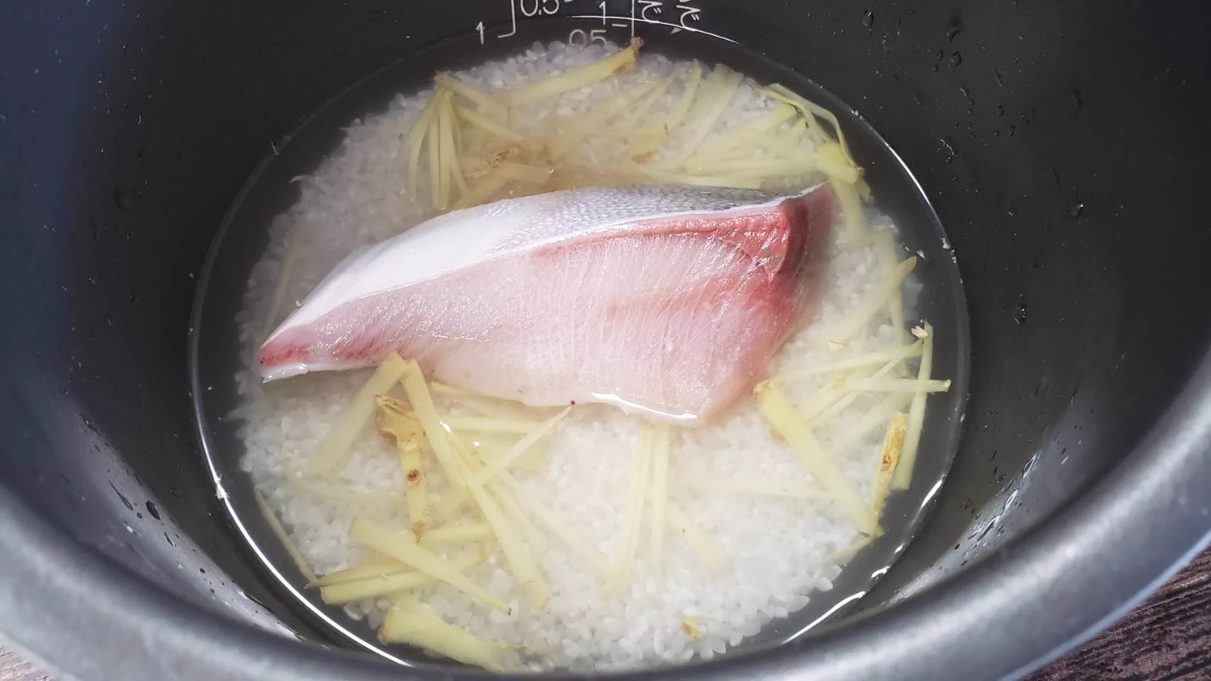 鯛めしに劣らない旨味！「炊き込みブリ飯」のレシピ！