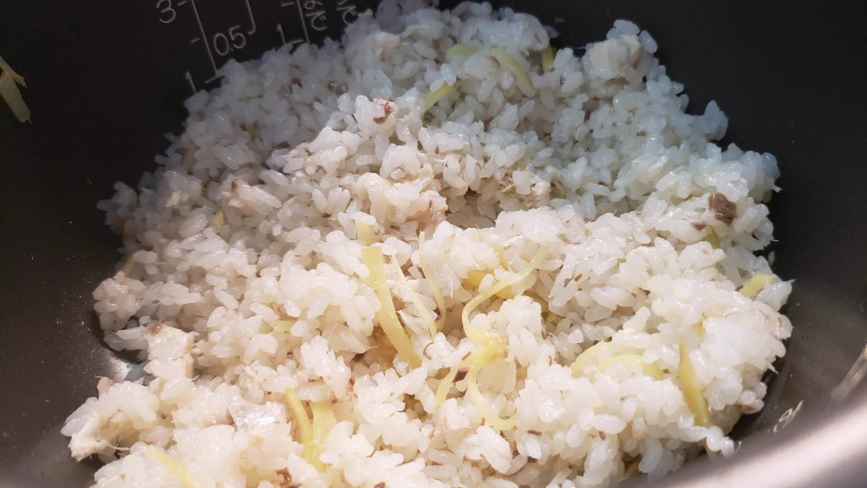 鯛めしに劣らない旨味！「炊き込みブリ飯」のレシピ！