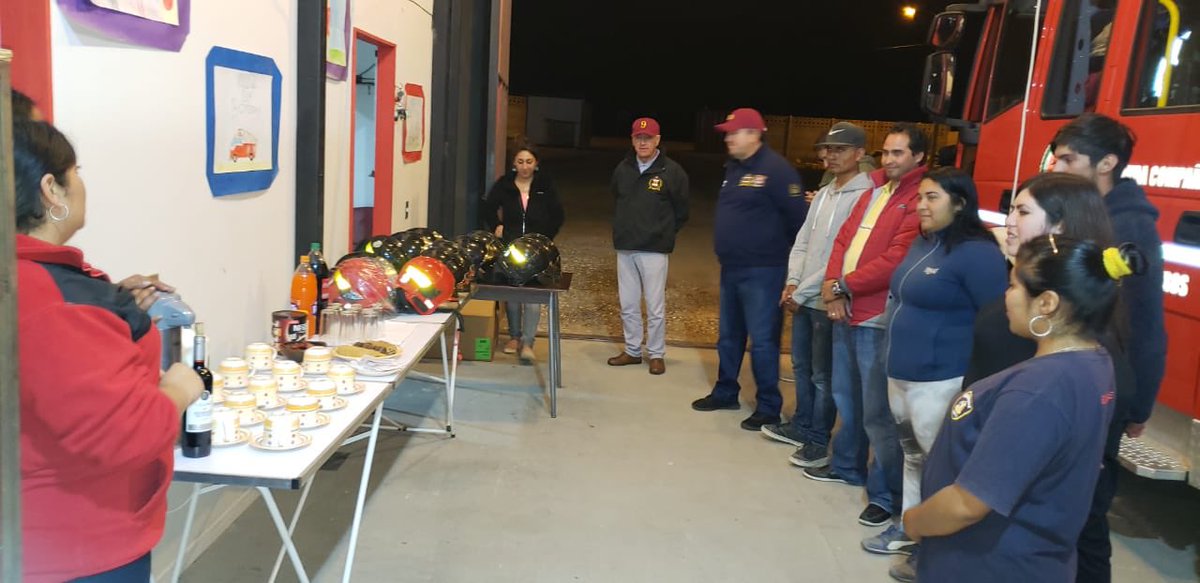 Esta noche, una delegación encabezada por nuestro Intendente  viajó hasta la localidad de Punta de Choros, en la Región de Coquimbo, para hacer entrega de una donación de 12 cascos de trabajo MSA F1 a la 2ª Compañía del Cuerpo de Bomberos de  La Higuera.