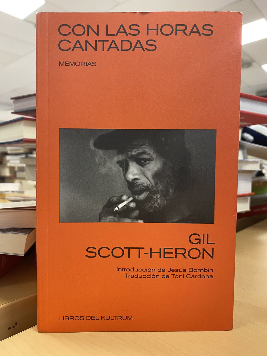 HET_Radio3's tweet photo. En la #Barriupedia de hoy te traemos a Gil Scott-Heron y su obra ‘Con las horas cantadas’, algo parecido a las memorias del autor. #JorgeBarriuso te habla de este libro editado por @kultrumlibros y con introducción de nuestro querido @JBombn. https://t.co/LEZUpzm4J1