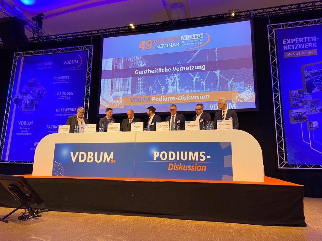 MantikPeter's tweet image. Das Podium bei #VDBUM ist eröffnet - #FrankLimprecht für die #DBNetz ist einer der ersten Redner #DB #FBQ #ceftransport @inea_eu