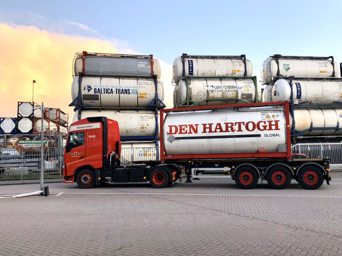 Yesterday was our event in collaboration with Den Hartogh, during which we were able to get more insight into their logistic last mile processes. It was very interesting to be able to see these processes in real life since we were located on-site, in the port of Rotterdam.