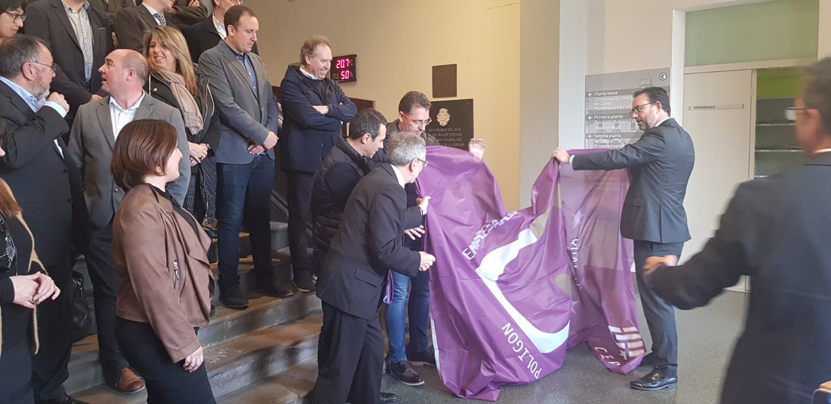 PoligonosCEPE's tweet photo. CEPE entrega a los polígonos Congost, Jordi Camp y Coll de la Manya el certificado "Polígono Empresarial de Calidad". #Granollers es el 1º municipio catalán en obtener esta distinción. En el acto se les hizo entrega de la bandera con la "Q" de Polígono Empresarial de Calidad. https://t.co/av1qyQzgBz
