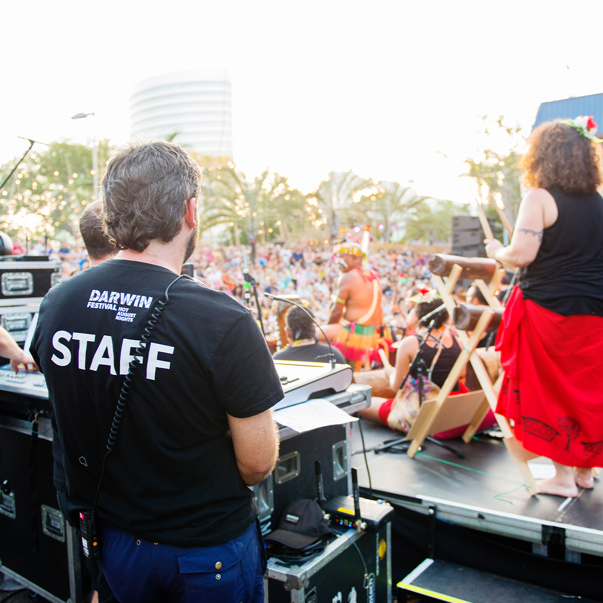 WORK WITH US! We are gearing up for #hotaugustnights and have a whole bunch of job opportunities available. Keen to join our Festival family? Head to our website to find our more and apply: bit.ly/WorkWithDarwin…