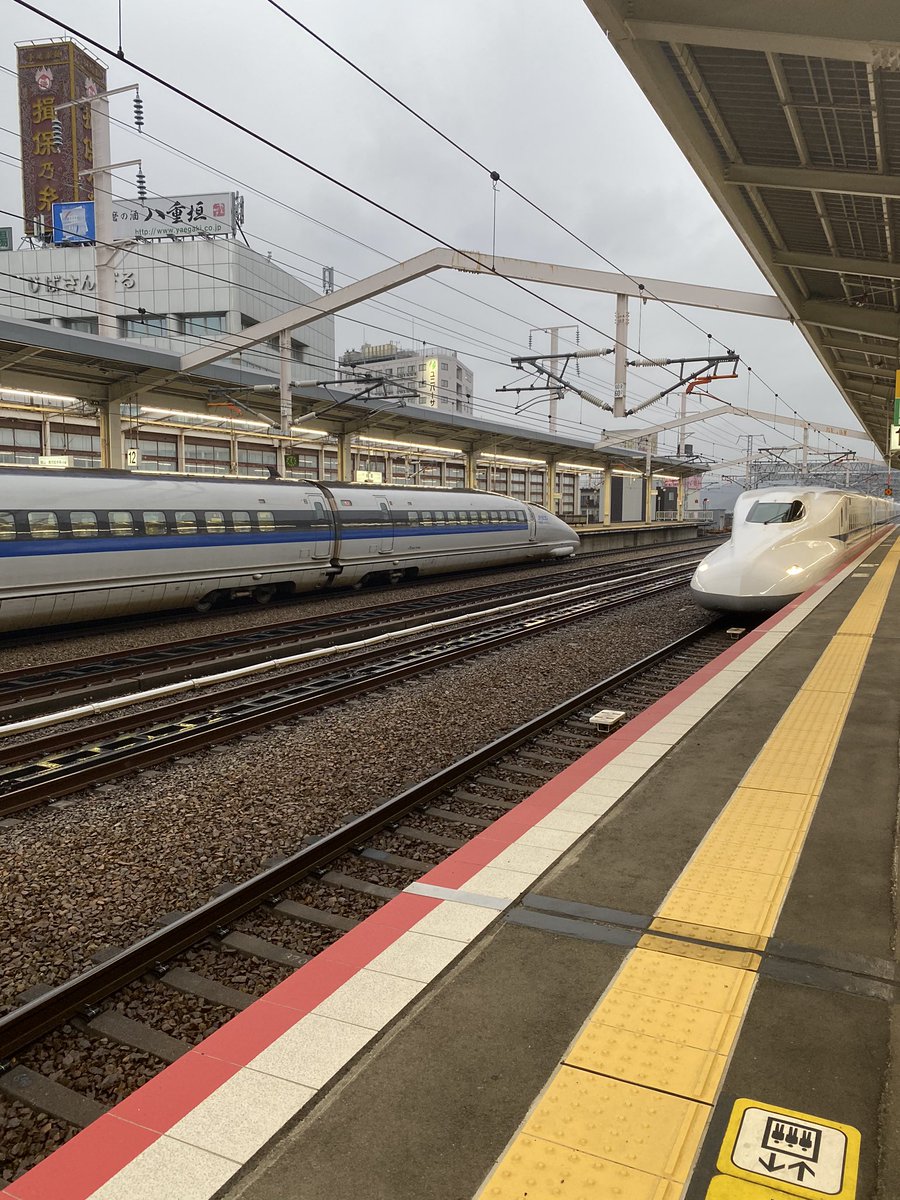 今日はお休みをもらって姫路で勉強会です。もう通い始めて10回以上来ていますが、姫路城に行ったことがありません！
近くで見たのはタクシーの中から一瞬だけ！通っている間にいい写真を撮りたいものです！患者さんにはご迷惑をおかけいたしております。すいません。