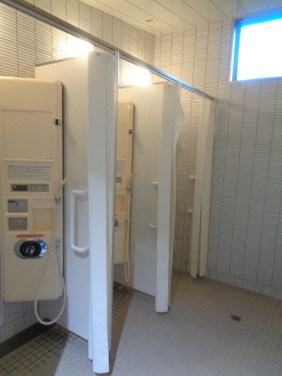 コインシャワー室・コインランドリー室のご紹介】 ・コインシャワー100円／1回・コインランドリー ＜洗濯機＞300円／1回＜乾燥機＞100円／30分。宿泊時の洗濯。また、コインシャワー室はランニングステーションとしてもお使いいただけます。＃ゆいっつ  ＃大田区 ＃ランステ ...