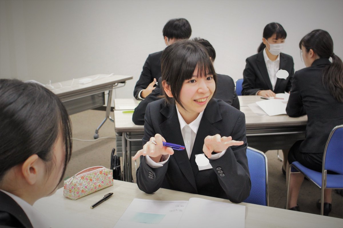 社会福祉法人ハッピーネット 公式 法人本部 人事課です 2 7 研修報告 研修終了後は 懇親会 も 行いました 最後の研修 ということもあり 人事課の新卒採用担当も 二次会まで参加し 内定者さんたちと 食べて 飲んで 楽しみました