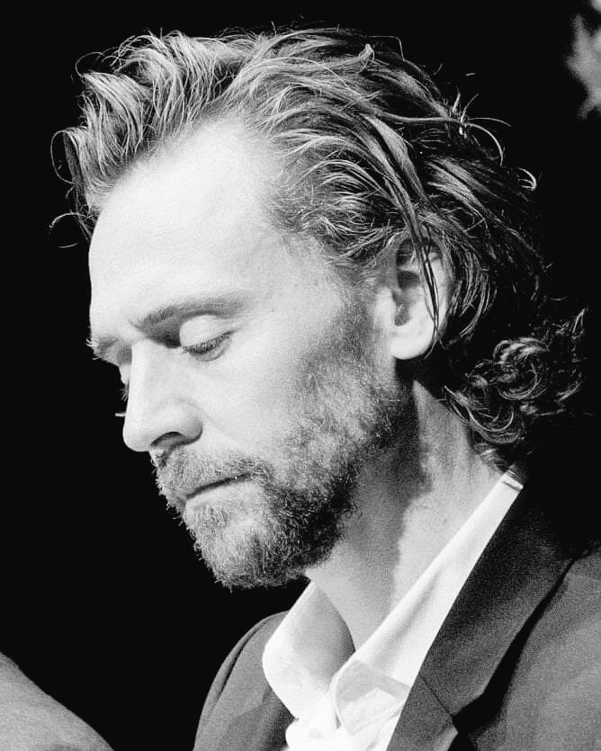 KGullic's tweet image. Night all
Sweet Hiddles dreams to all 
#TomHiddleston #BlackAndWhiteAppreciationClub #FloofyTom #TeddyBearHiddles #BeardyTom #ThomasTuesday