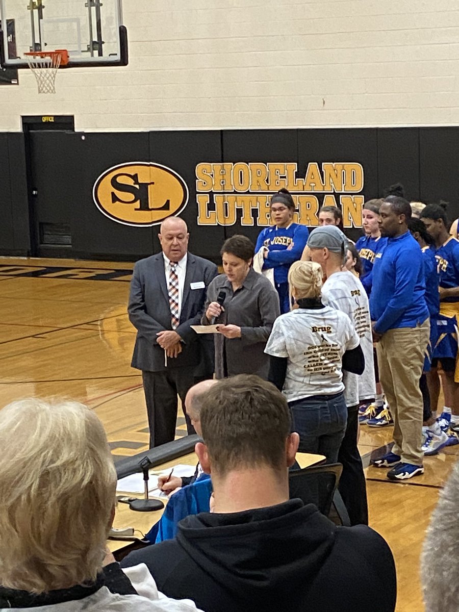 scrives's tweet photo. Full house at the barn tonight to support Paul Brug and his family as he continues his fight with brain cancer!  Thank you Pacer Nation, St. Joe’s, Christian Life, and Ashley and Mike from Modern Woodman Financial!  To God be the Glory!! https://t.co/yePMnS6XMU