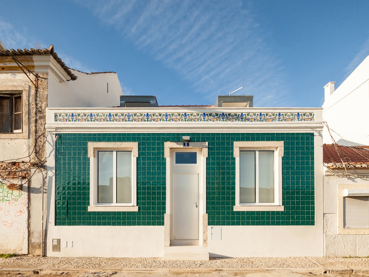 Tile facade (Lisbon) ateliercais.pt/CAIS