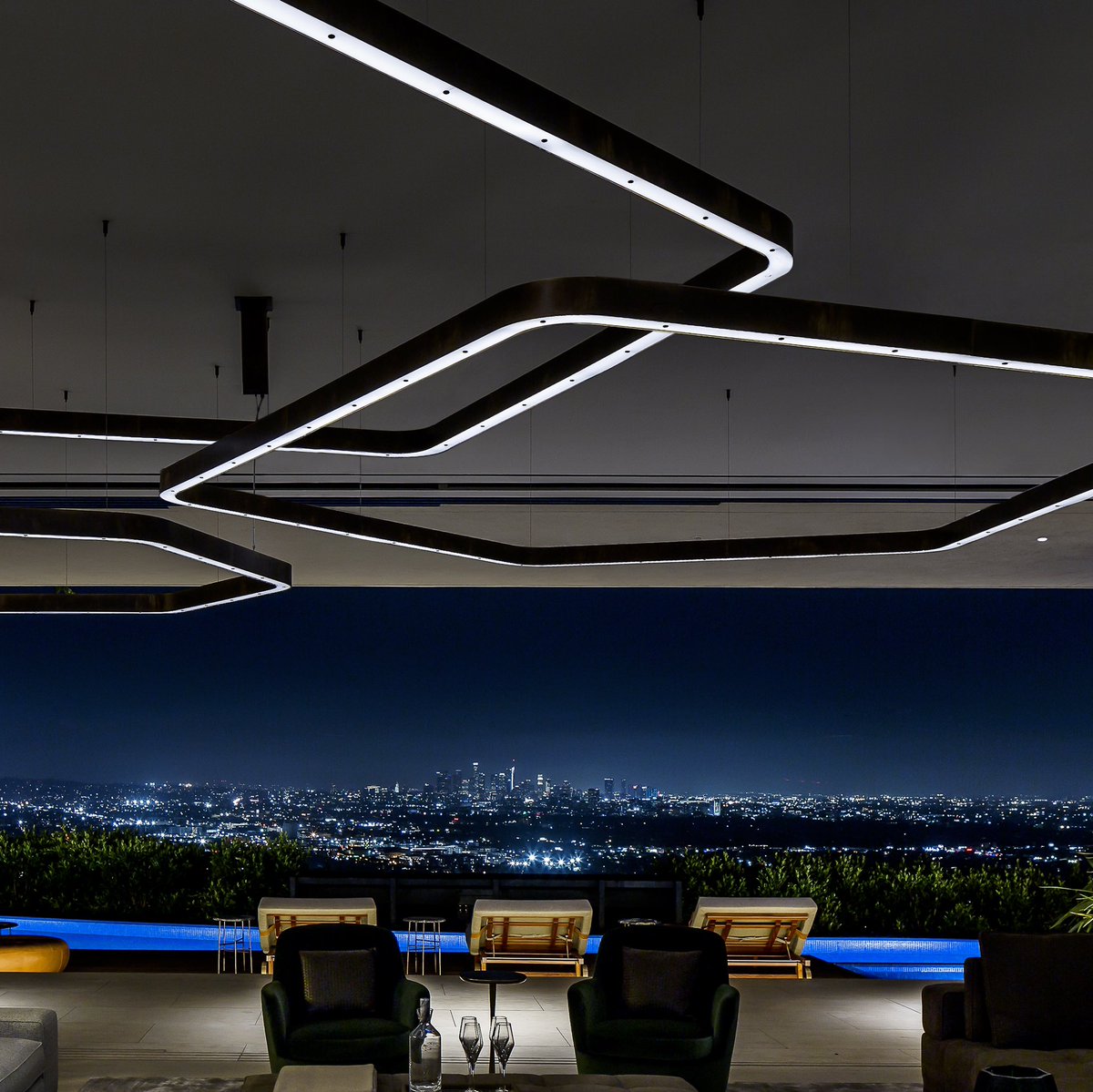 MassBeverly's tweet photo. This week we welcome @henge07 to #MassBeverly as they launch their book on 8408 Hillside - one of the largest homes in the Hollywood Hills, a stunning and unique interiors project we were honoured to take part in.

The book launch will take place February 12th 6-9pm https://t.co/Fmbjbb5DyO