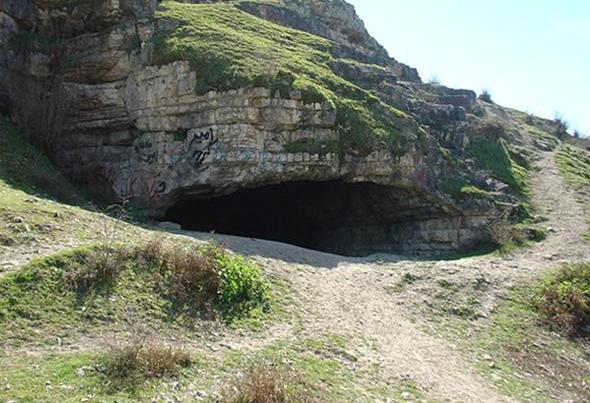Going back to prehistory in my Iranian cultural heritage thread. Excavated finds in Huto Cave have been dated to around 6,120 years BCE, and in Kamarband Cave three human skeletons found there date to approximately 9,000 years BCE. They're located in Mazandaran Province.