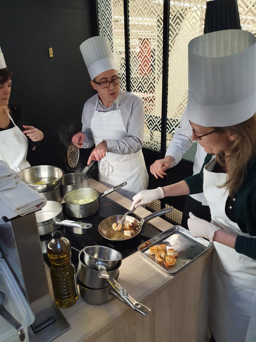 Merci à <a href="/MarioncharlesA/">MarionCharles#AXA</a> et ses collaborateurs de nous avoir fait confiance pour un atelier culinaire dans l'espace loft au restaurant des terrasses. Beaucoup de plaisir à échanger avec vous tous, un super moment riche en expérience #axafrance #Compass #Millessence #chef #atelier