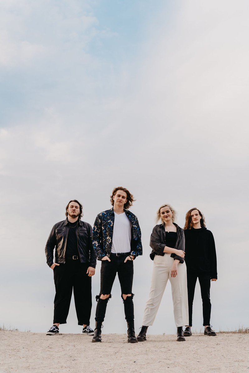MadisonSteadman's tweet photo. Behind the scenes for @flipturnband  📸 https://t.co/8tt1knvwLv