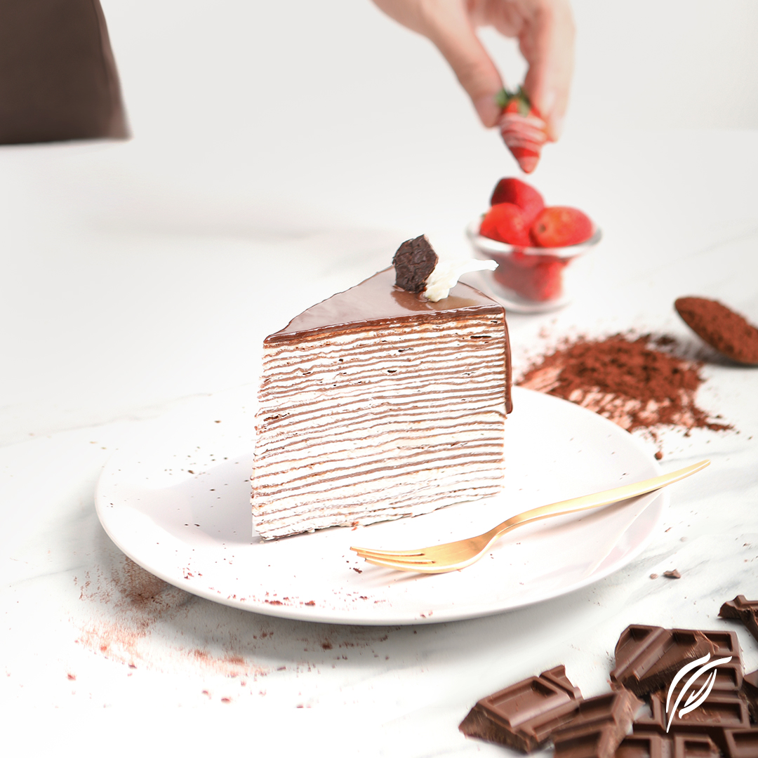 dapurcokelat's tweet photo. Kenikmatan hakikih dapat kamu rasakan disetiap lembutnya lapisan Layer of Happiness😍 Chocolaters, ada yang bisa tebak berapa jumlah lapisan crepes di cake Layer of Happiness ini?
#dapurcokelat #PkeersonalCakeProductDC #DCLayerofHappiness #chocolateca https://t.co/fs6NZdSXga