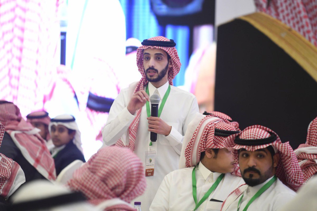 emartasir's tweet image. خلال افتتاحه ورشة المركز الشبابي في #طبب..
الأمير #تركي_بن_طلال: "الشباب هم الثروة الحقيقية في كل أمة، ولذلك فإن التركيز عليهم هو الأساس في أي حراك تنموي وأي خطط طموحة"، والتطوير والتنمية لاتقتصر على المدن الكبيرة فحسب، بل إن كل قرية في #عسير هي #ابها".