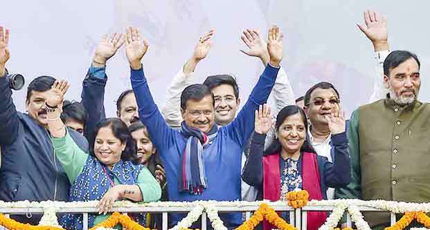Sachkahoon's tweet photo. 16 को रामलीला मैदान में सीएम पद की शपथ लेंगे केजरीवाल https://t.co/AR2RuTgLUx https://t.co/0HJYQKDYMs