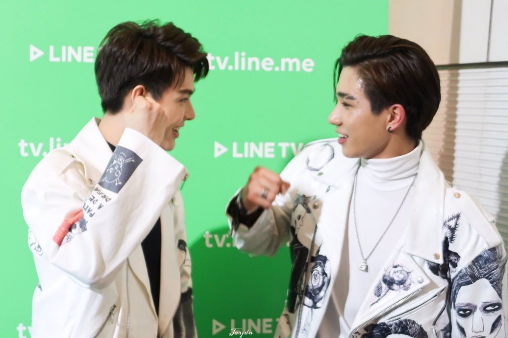 JACK_CHEKU's tweet photo. 1 Year PerthSaint
Best couple award 
Best kiss scenes award 
They are best couple in my memory forever 
#1YearofBestCoupleAward https://t.co/3ODO8eZckQ