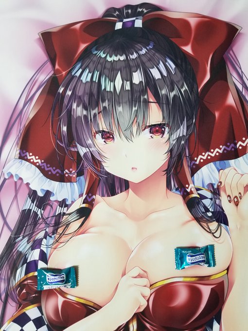 せとらん俺嫁参壱(嫁41,42)新作「おっぱいパツパツレースクイーン霊夢抱き枕カバー通常」色校お写真です!
露出度の高い衣装に美脚、溢れるおっぱい♥きょとんと照れ顔、純粋なピュアピュア通常(ライクトロン)です。
今回の新作はアズレンよりベルファストさん、東方より霊夢さんは2柄×2種です⭐️ 