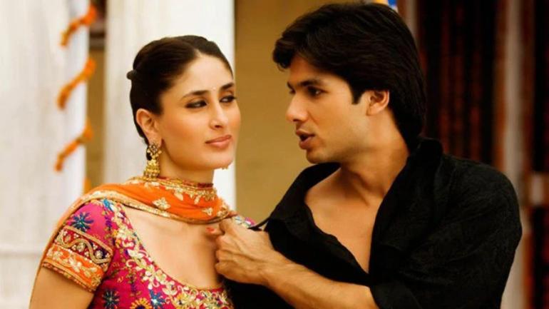 36th Bollywood film:  #JabWeMet Fun, entertaining romcom by  #ImtiazAli.I don't think I loved it *as much* as most people, but it was definitely a nice watch. The film had a solid plot, humour & interesting characters, and an iconic performance by  #KareenaKapoor 