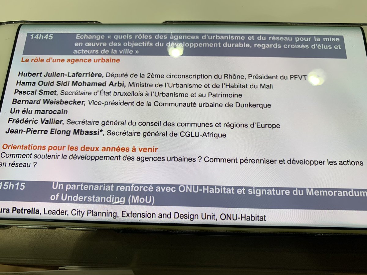 Intervention de l'Agur à la conférence mondiale sur l'habitat à Abu Dahbi. 
Bernard représentait également la communauté urbaine de Dunkerque.