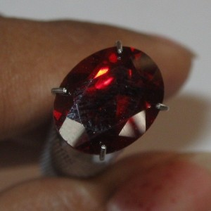 KiosMayaCom's tweet photo. Garnet #MataMerah .. dimensi 10.24mm x 8.12mm x tebal 5.63mm, berat 3.93 carat.
Lengkap hasil cek keaslian IGL ASIA ..
Video: https://t.co/4BqehcPA2H
Notes: Garnet pyrope diatas 3 carat lebih jarang ketersediaannya dari yang dibawah 3 carat. https://t.co/eSYWBmZuTW