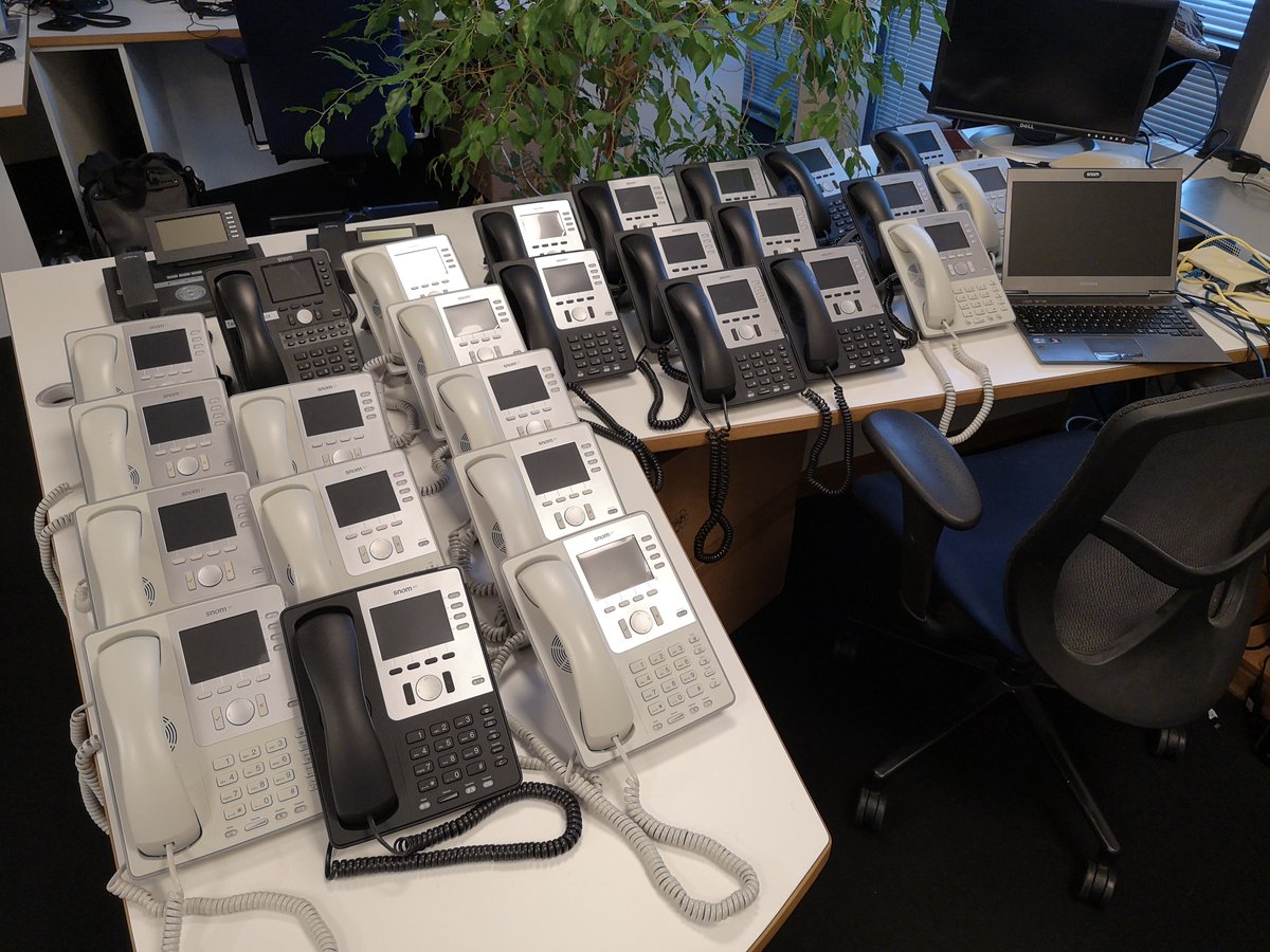 Heute lernen unsere Auszubildenden die sichere Autoprovisionierung von <a href="/snom/">snom</a> Telefonen.