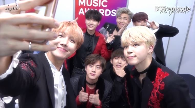 Profile pic change after  @BTS_twt won Album of the Year at the 2016 Melon Music Awards - their very first daesang award! (BTS surpasses 4M followers) Bonus pic: how the pfp was taken (from the BTS episode)