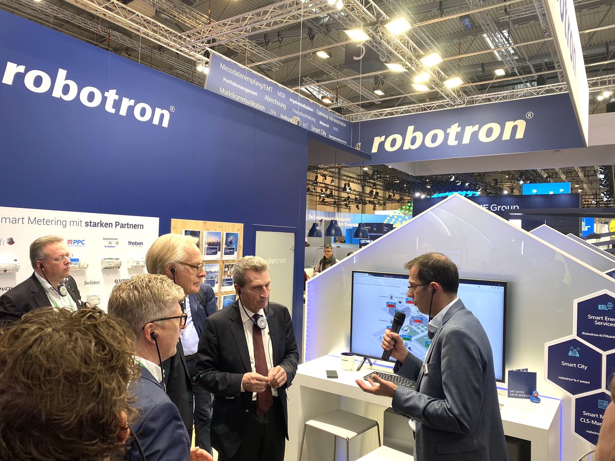 Robotron_DD's tweet image. Blick hinter die Kulissen des #SmartMeterRollout auf der @EworldEssen. Digitale Potenziale durften wir heute der Wohnungs- &amp;amp;Energiewirtschaft und EU-Kommissar Günther Oettinger a.D. @GOettingerEU präsentieren. @PowerPlusCom @noventicgroup #smartbuilding #submetering #smartenergy