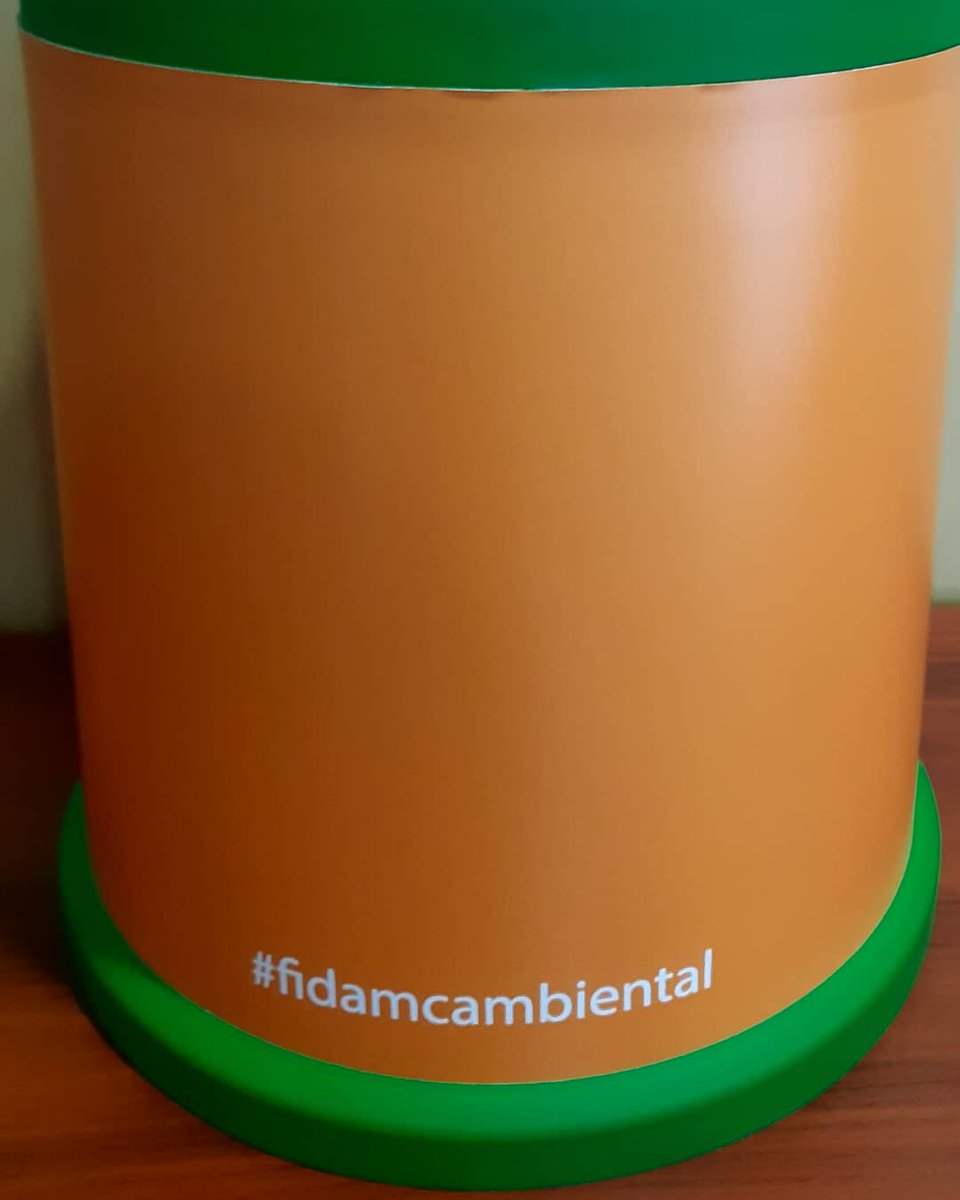 FIDAMC_'s tweet image. Como parte de nuestro compromiso con el #medioambiente hemos instalado iglús de #ecovidrio en las salas de reuniones de #Fidamc y hemos regalado uno a todos nuestros empleados para sigan con las buenas costumbres del #reciclaje en sus hogares 👍 #FidamcAmbiental @ecovidrio