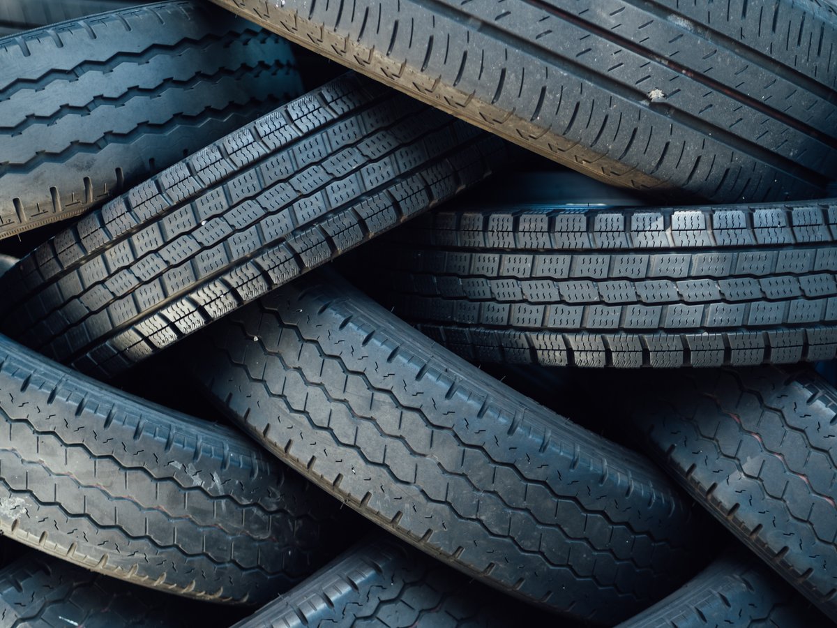 WMerciaRoads's tweet photo. Aware of weight restrictions for your vehicle? An overloaded vehicle can damage roads & the vehicle and puts you & other road users at risk. Vehicles react differently when maximum weights are exceeded. Tyres/brakes can be under additional stress #checkyourload #checkyourtyres https://t.co/5QtSLr0y1Z