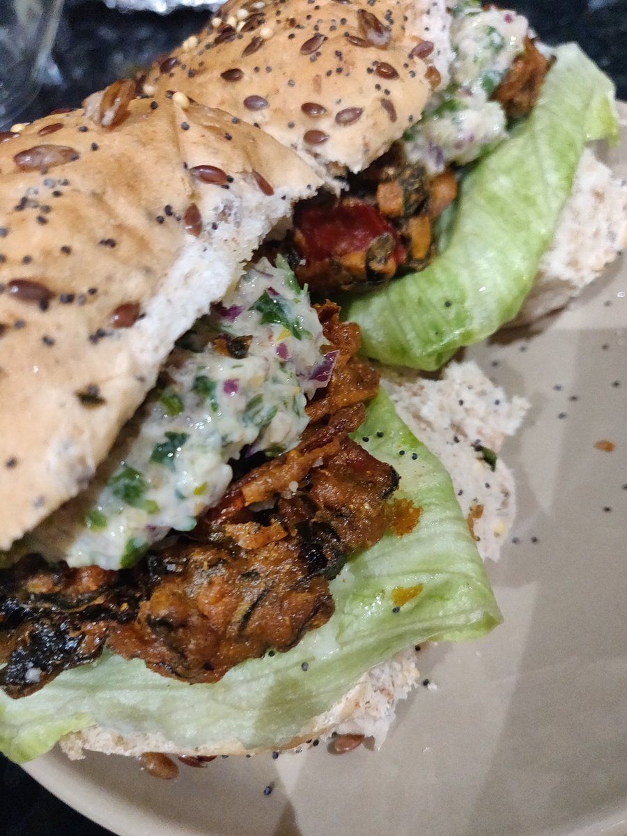 EditorASNews's tweet photo. My dinner last night. Comfort food for such weather. Pakora burger with home made mint relish. Try it, you will enjoy it

#Desikitchen https://t.co/SrCcmK5IdT