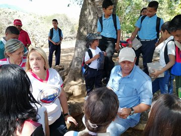 GestionZeg's tweet photo. Con sonrisas los niños y niñas del sector camburito recibieron morrales, zapatos, uniformes y útiles, acompañado de atención médica 🗣️¡Sigamos avanzando en materia social educativa!
#OrdenSeguridadPazYAcademia
#CooperaciónYHermandad
@NicolasMaduro
@psuvaristobulo
@josemvasquez https://t.co/Ju5SVpR2mv